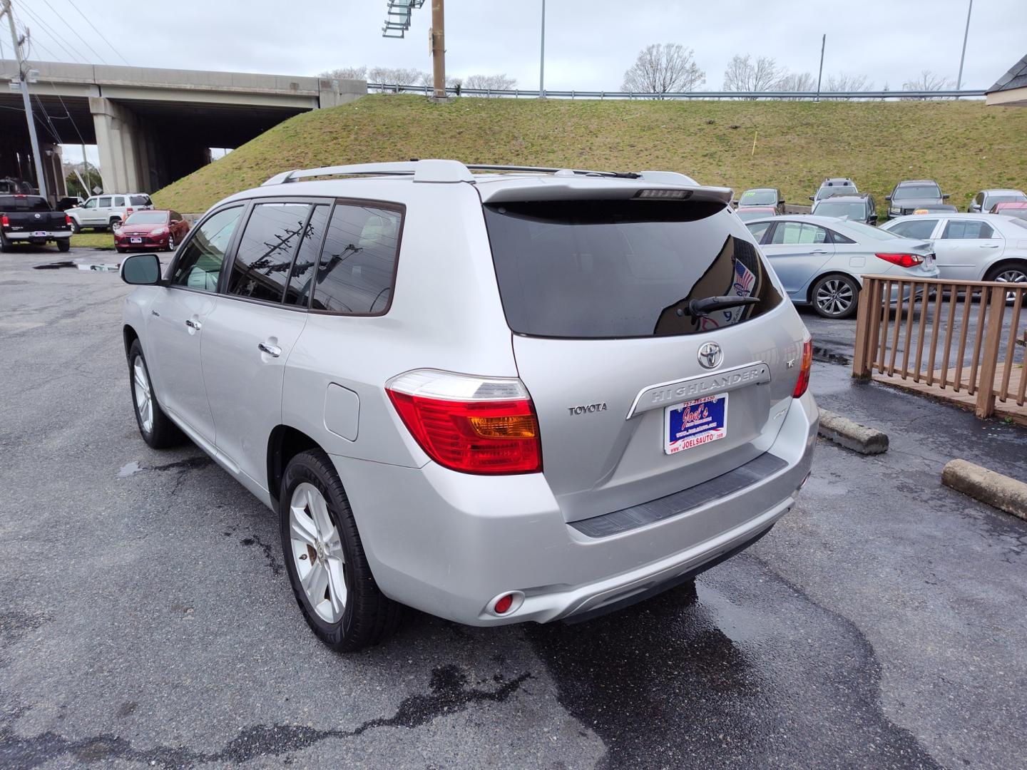 2009 Silver Toyota Highlander (JTEES42AX92) , located at 5700 Curlew Drive, Norfolk, VA, 23502, (757) 455-6330, 36.841885, -76.209412 - Photo#13